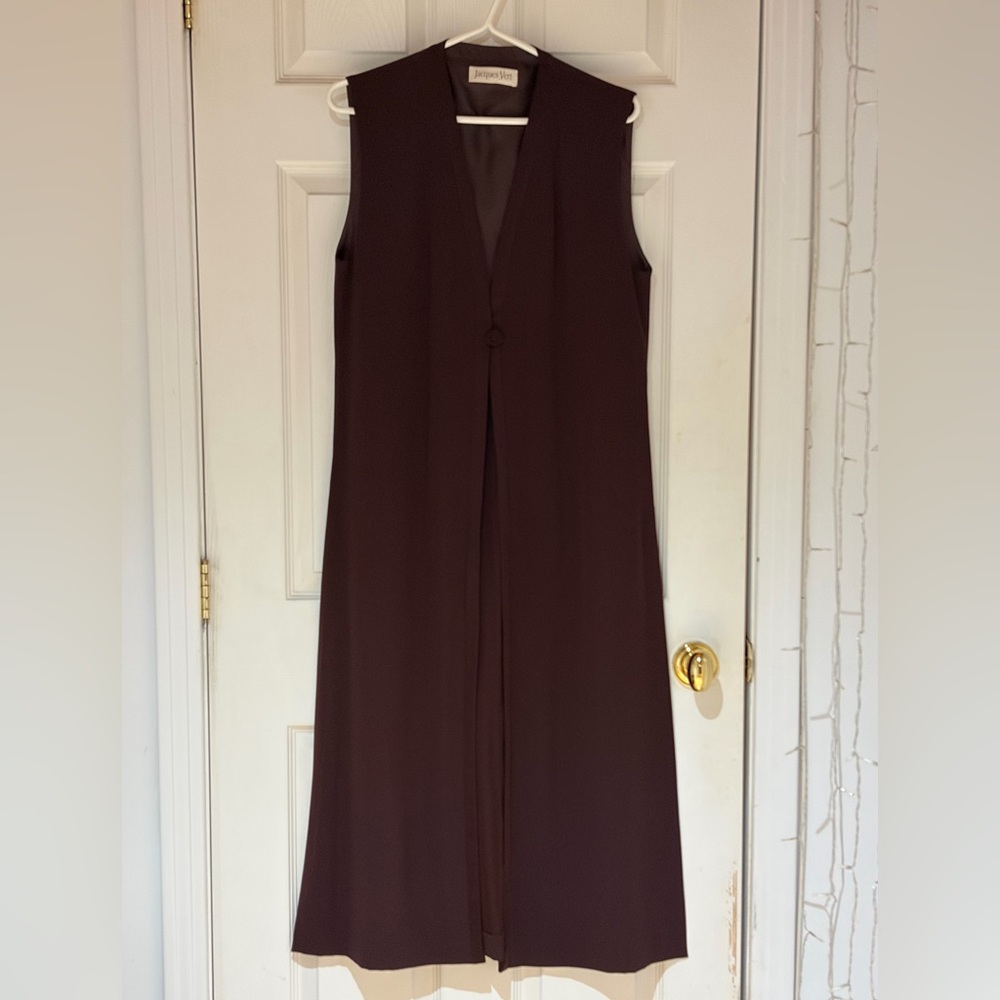 Chic Sleeveless Maxi Coat in Deep Burgundy